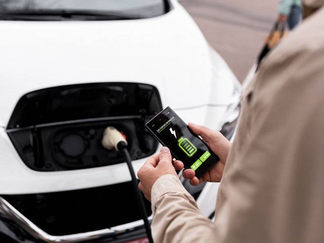 auto elettrica app ricarica batteria